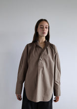 Load image into Gallery viewer, Shelby Organic Cotton Blouse - Walnut
