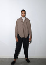 Load image into Gallery viewer, Shelby Organic Cotton Blouse - Walnut
