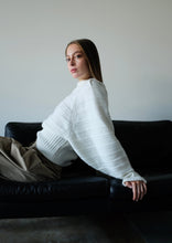 Load image into Gallery viewer, Keasey Mono Wool Pullover - Off-white
