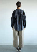 Load image into Gallery viewer, Estelle Organic Cotton Blouse - Print Black

