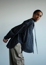 Load image into Gallery viewer, Estelle Organic Cotton Blouse - Print Black
