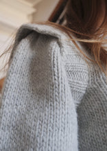 Load image into Gallery viewer, Aemar wool handknit pullover
