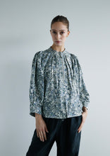 Load image into Gallery viewer, Flora Silk Blouse - Print Blue
