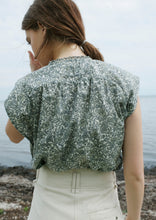 Load image into Gallery viewer, Blond Organic Floral Lawn Top
