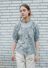 Load image into Gallery viewer, Deas Organic Floral Lawn Shirt
