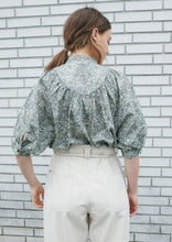 Load image into Gallery viewer, Deas Organic Floral Lawn Shirt
