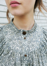 Load image into Gallery viewer, Deas Organic Floral Lawn Shirt
