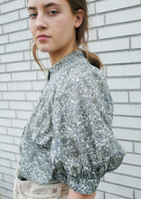 Load image into Gallery viewer, Deas Organic Floral Lawn Shirt
