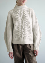 Load image into Gallery viewer, Cora Mono Wool Pullover - Off-white
