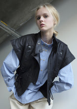 Load image into Gallery viewer, Bee Organic Cotton Twill Vest - Black
