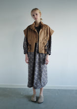 Load image into Gallery viewer, Bee Organic Cotton Twill Vest - Oak
