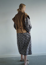 Load image into Gallery viewer, Bee Organic Cotton Twill Vest - Oak
