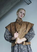 Load image into Gallery viewer, Bee Organic Cotton Twill Vest - Oak
