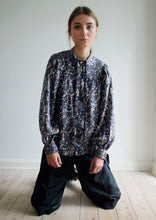 Load image into Gallery viewer, Elsie Printed Tencel Blouse
